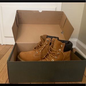 Men’s Timberlands size 8 never worn